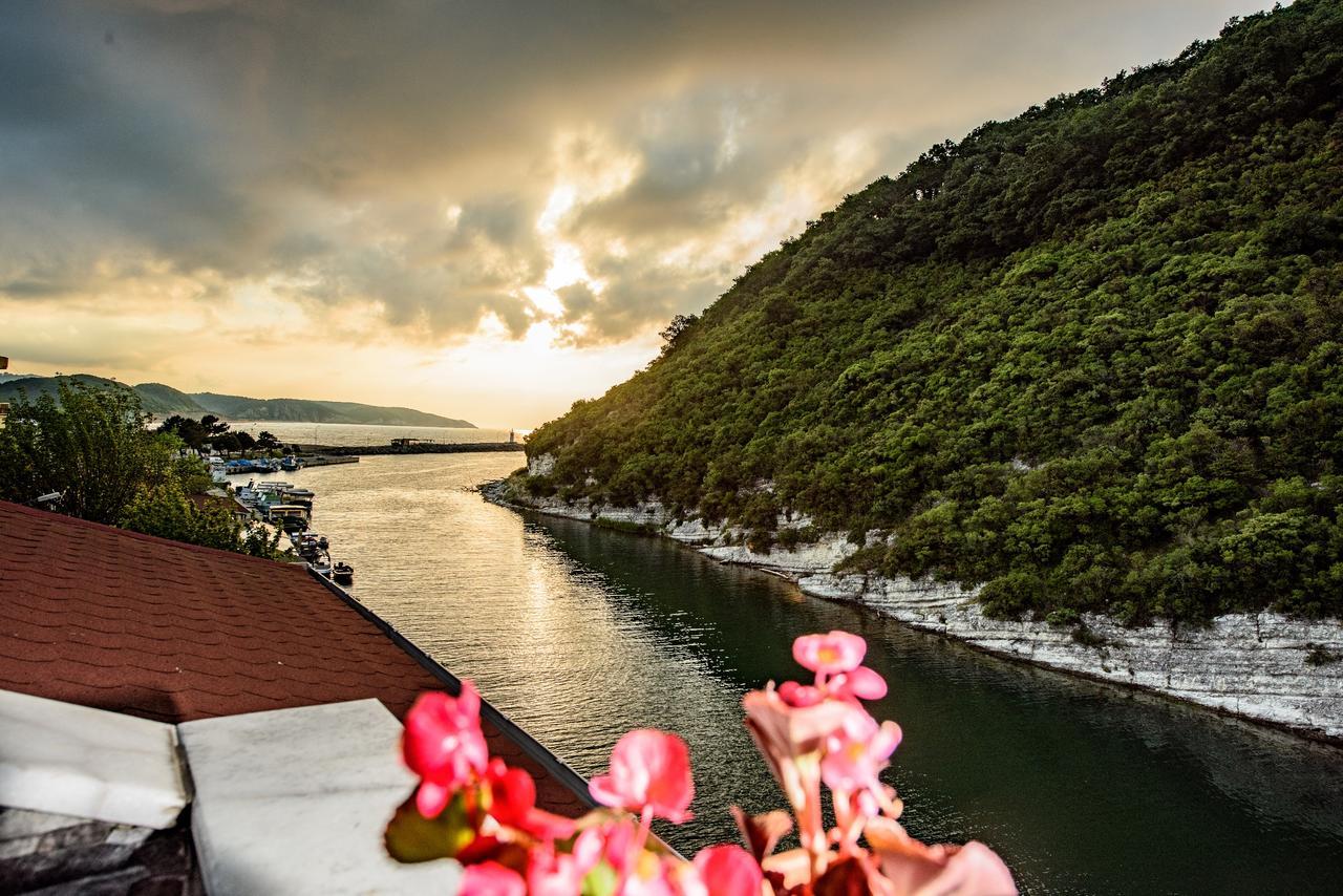 Hill River Hotel Агва Экстерьер фото